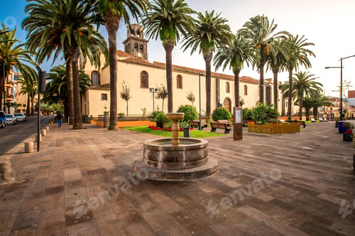 Preview: Square with fountain near the church in La Laguna