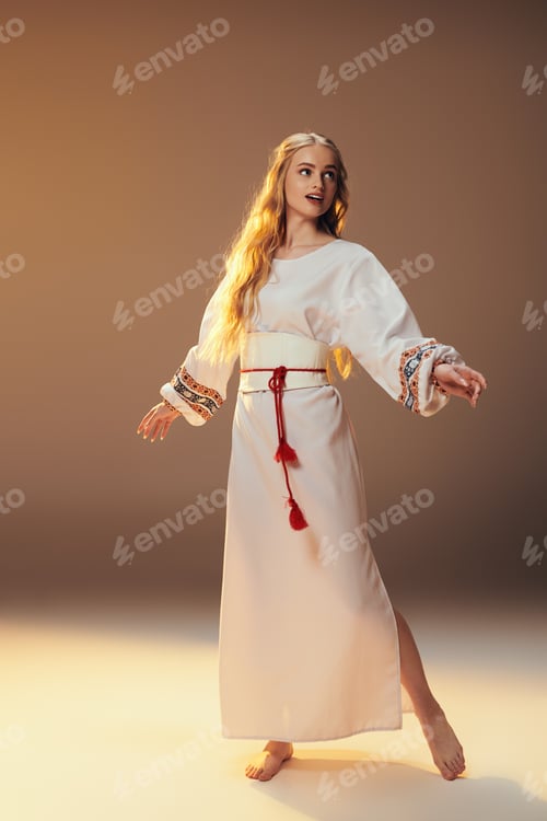 Preview: Ethereal maiden in white: a magical red belt