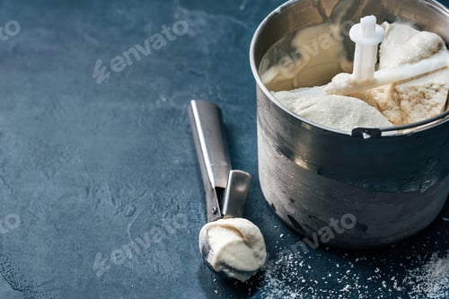 Preview: Vegan coconut ice cream in bucket