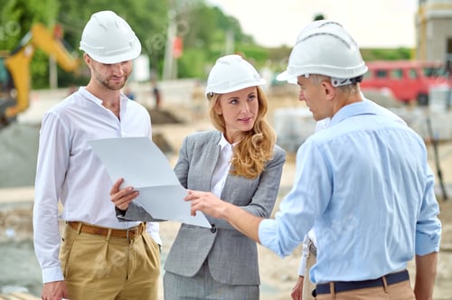 Preview: Woman with document looking questioningly at man