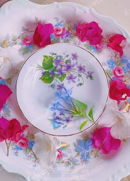 Preview: Floral Plates with Bougainvillea and Jasmine Flowers