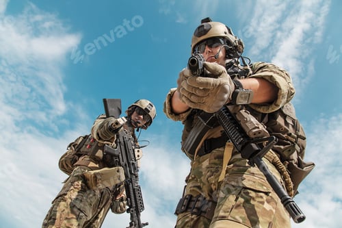 Preview: US Army Rangers with weapons