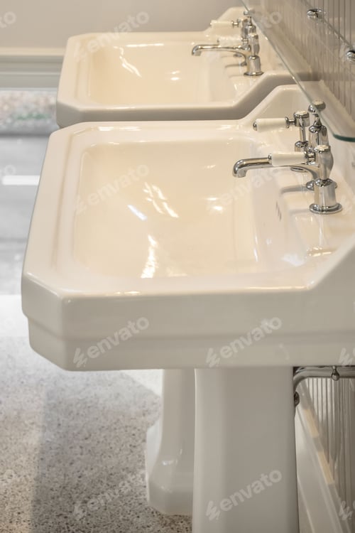 Preview: Beautiful Large Bathroom