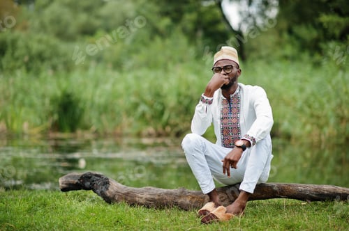 Preview: African family in traditional clothes