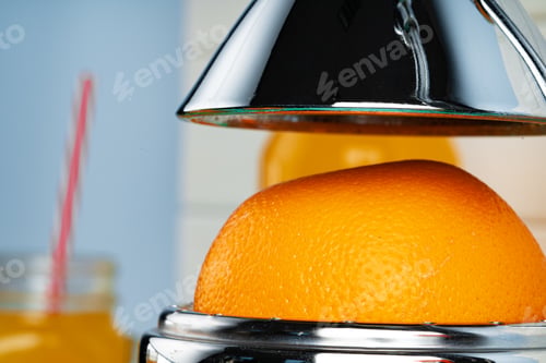Preview: Metal hand orange juice squeezer close up