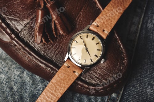 Preview: Vintage wristwatch with luxury italian leather strap and brown trendy oxford shoes