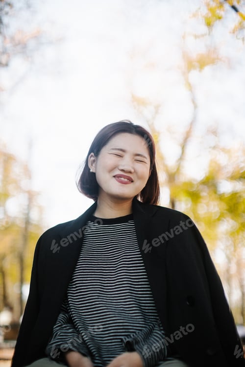 Preview: Smiling Woman with Short Hair in the Park