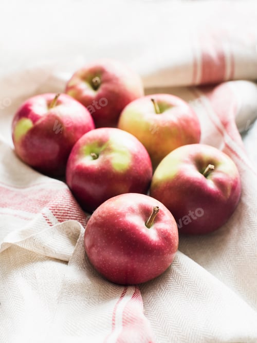 Preview: Six red apples on linen kitchen cloth, close-up