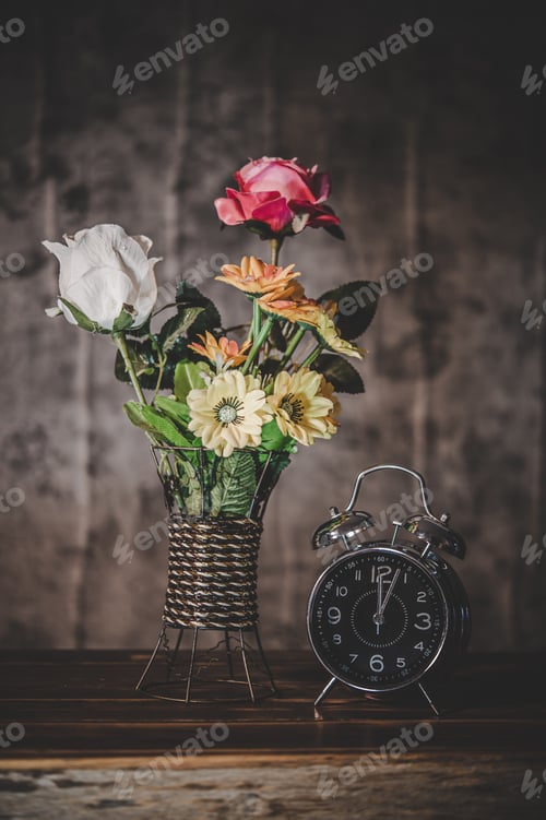 Preview: Still life with flower vases and clocks
