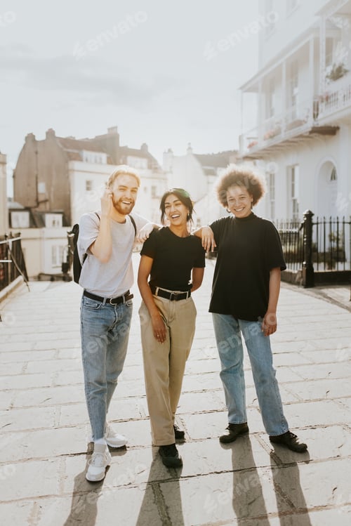Preview: Three friends sightseeing in the city