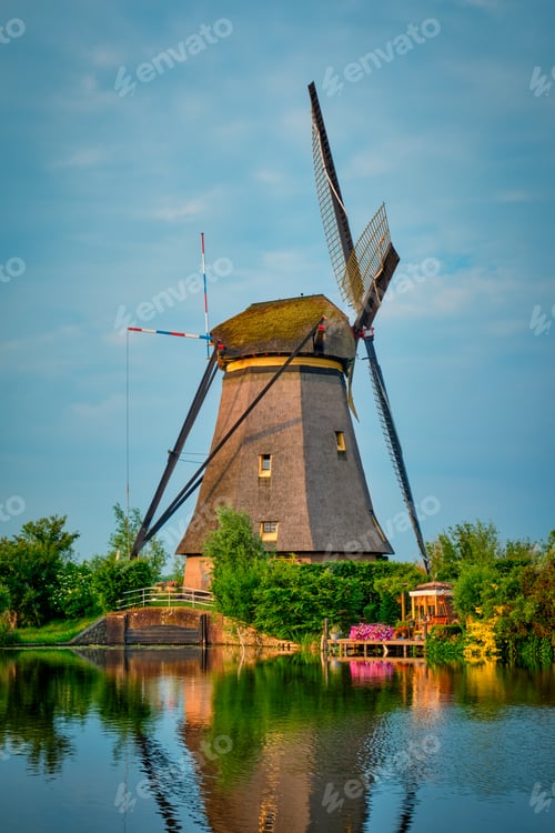 Preview: Windmills at Kinderdijk in Holland. Netherlands