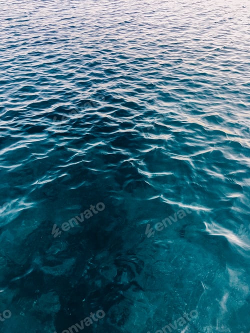 Preview: Small sea waves close up