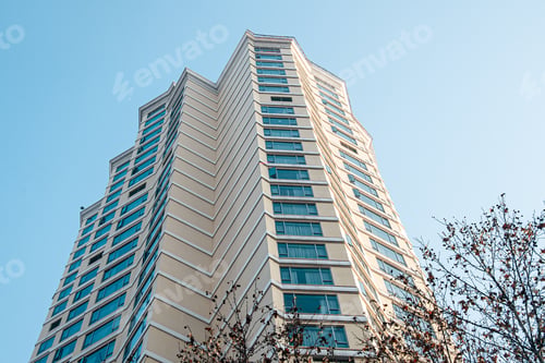 Preview: Low-angle shot of a modern residential building against a blue sky