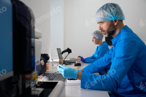 Preview: Man in a laboratory works with blood samples