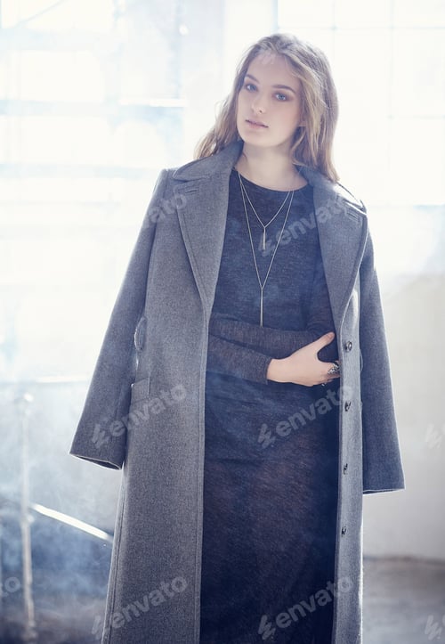 Preview: A lady in a long grey jacket.