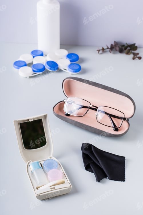 Preview: Box for storing contact lens care items and glasses in a case. Choosing correction method. Vertical