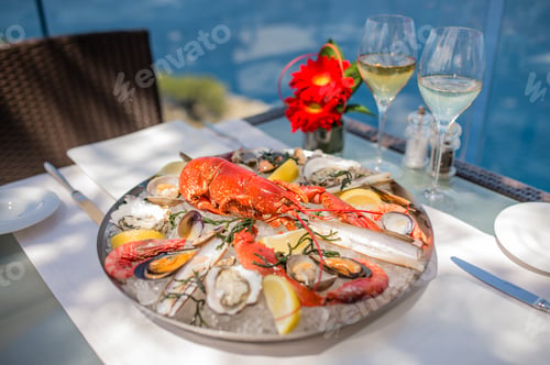 Preview: Spectacular lobster with mussels, prawns, clams and razor clams