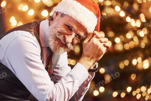 Preview: Portrait of stylish senior with grey hair and beard in jacket and white shirt