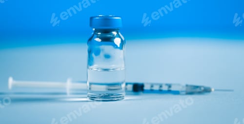 Preview: Syringe with vaccine for Covid-19, Coronavirus
