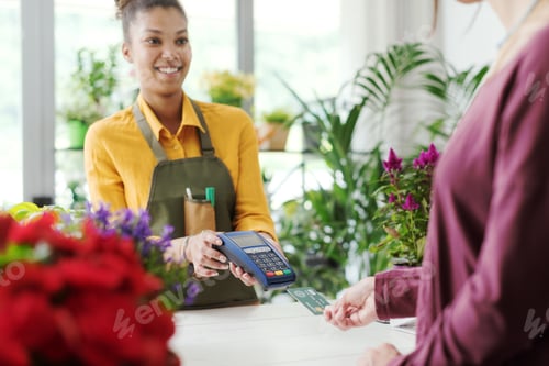 Preview: Woman Paying with Credit Card in Flower Shop