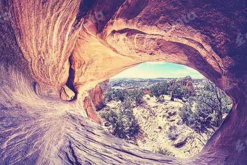 Preview: Fisheye lens picture of the Moonshine Arch, Utah.