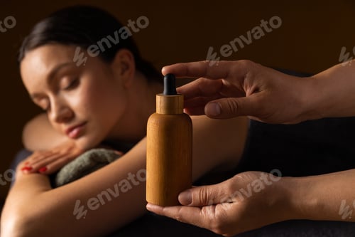 Visualização: Conceito de spa, relaxamento e autocuidado com uma bela jovem