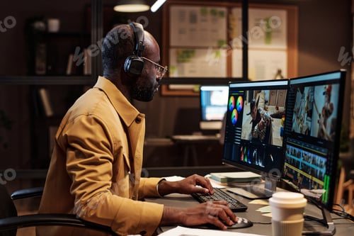 Preview: Colorist working with multimedia software