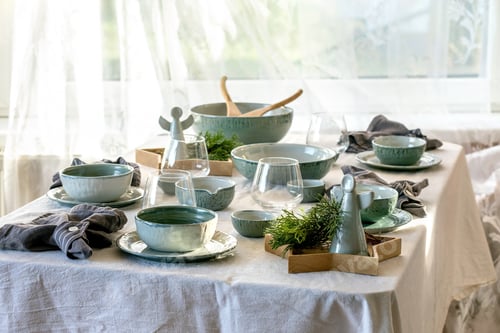 Preview: Christmas table setting with ceramic tableware