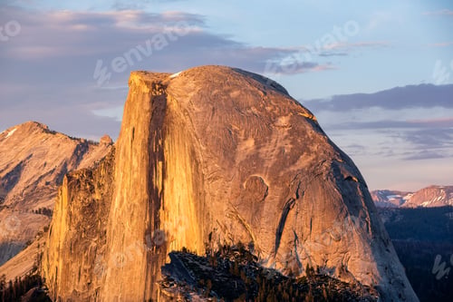 Preview: Half Dome rock formation in Yosemite National Park
