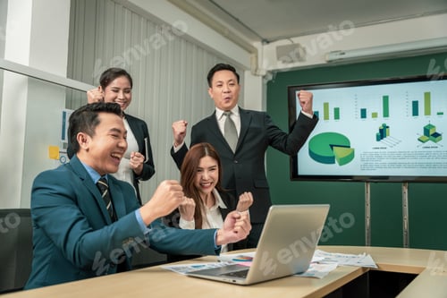 Preview: Modern Asian businessman with high confidence Committed to working together