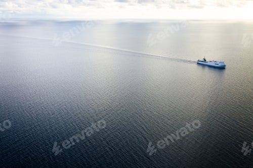 Preview: Cargo ship transporting containers in the ocean