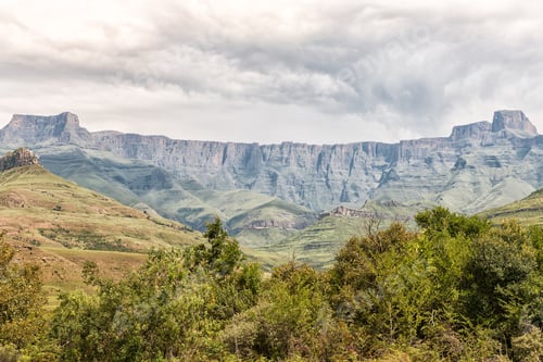 Preview: View of the Amphitheatre in the Kwazulu-Natal Drakensberg