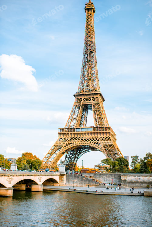 Preview: Eiffel tower in Paris