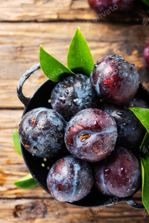 Preview: Sweet red plums