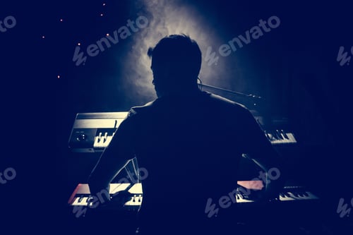 Preview: Pianist