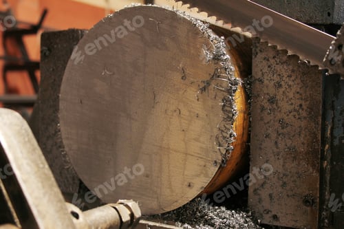 Preview: Automatic bandsaw sawing metal workpiece.