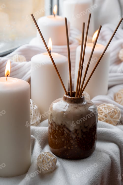 Preview: Aroma reed diffuser. Bottle container with wood stick diffusers Essential oils to scent your home