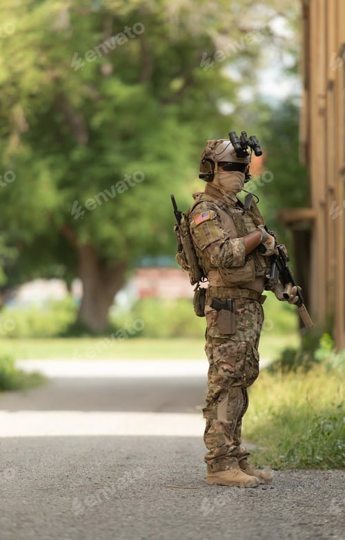 Preview: Special forces soldier in camouflage with a pair of weapons that are full of modern technology
