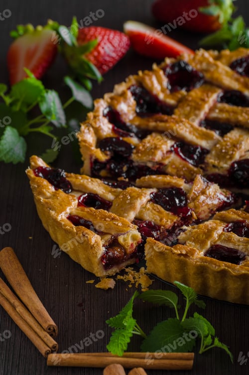 Preview: Rustic tart with berries