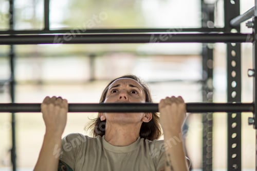 Preview: Female soldier doing pull ups at military air force base