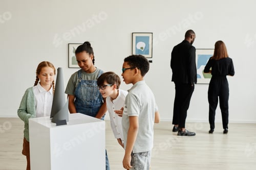 Preview: Schoolkids Visiting Modern Art Gallery