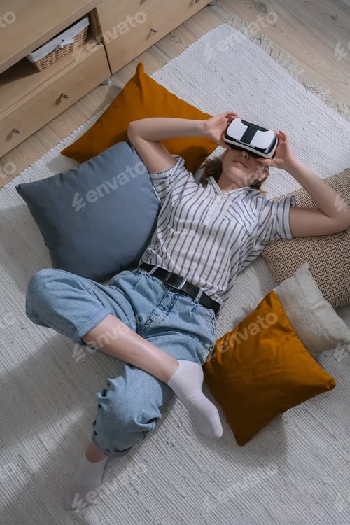 Preview: VR relax.European girl using virtual reality to relax and de-stress at home. Girl wearing virtual