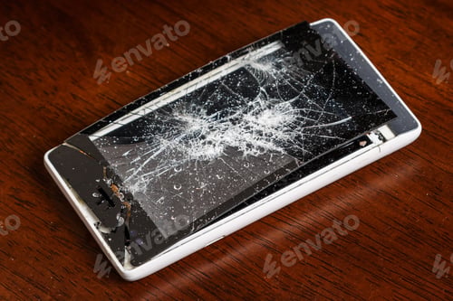 Preview: Damaged display on smartphone