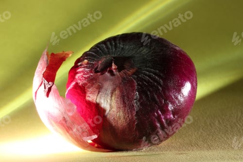 Preview: red onion on colorful background