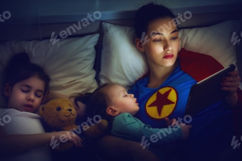 Preview: protection of the mother superhero