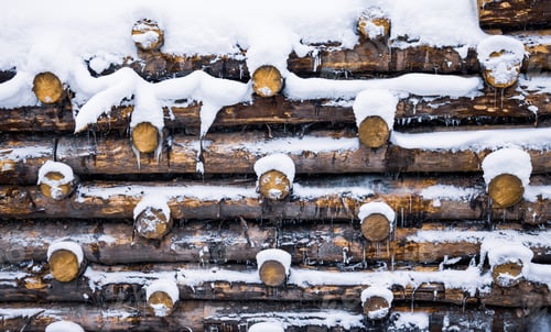 Preview: Strengthening of logs, wooden wall under snow in winter