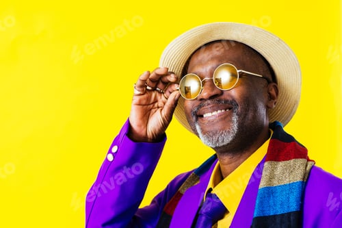 Preview: Cool senior man with fashionable outfit portrait
