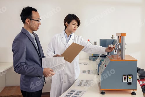 Preview: Technician explaining printing machine to manager in printing and packaging factory, China