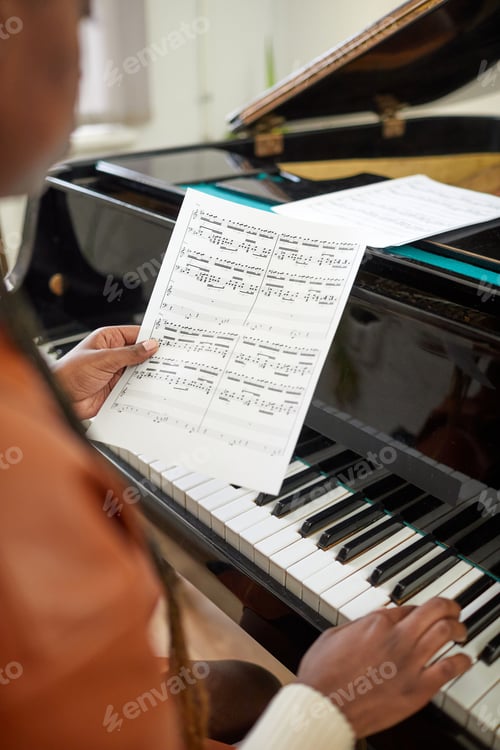 Preview: Woman learning to play by notes