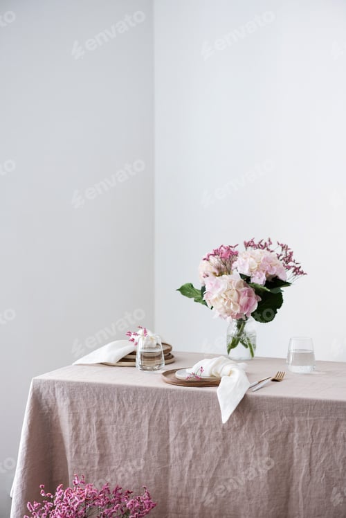 Preview: Table setting